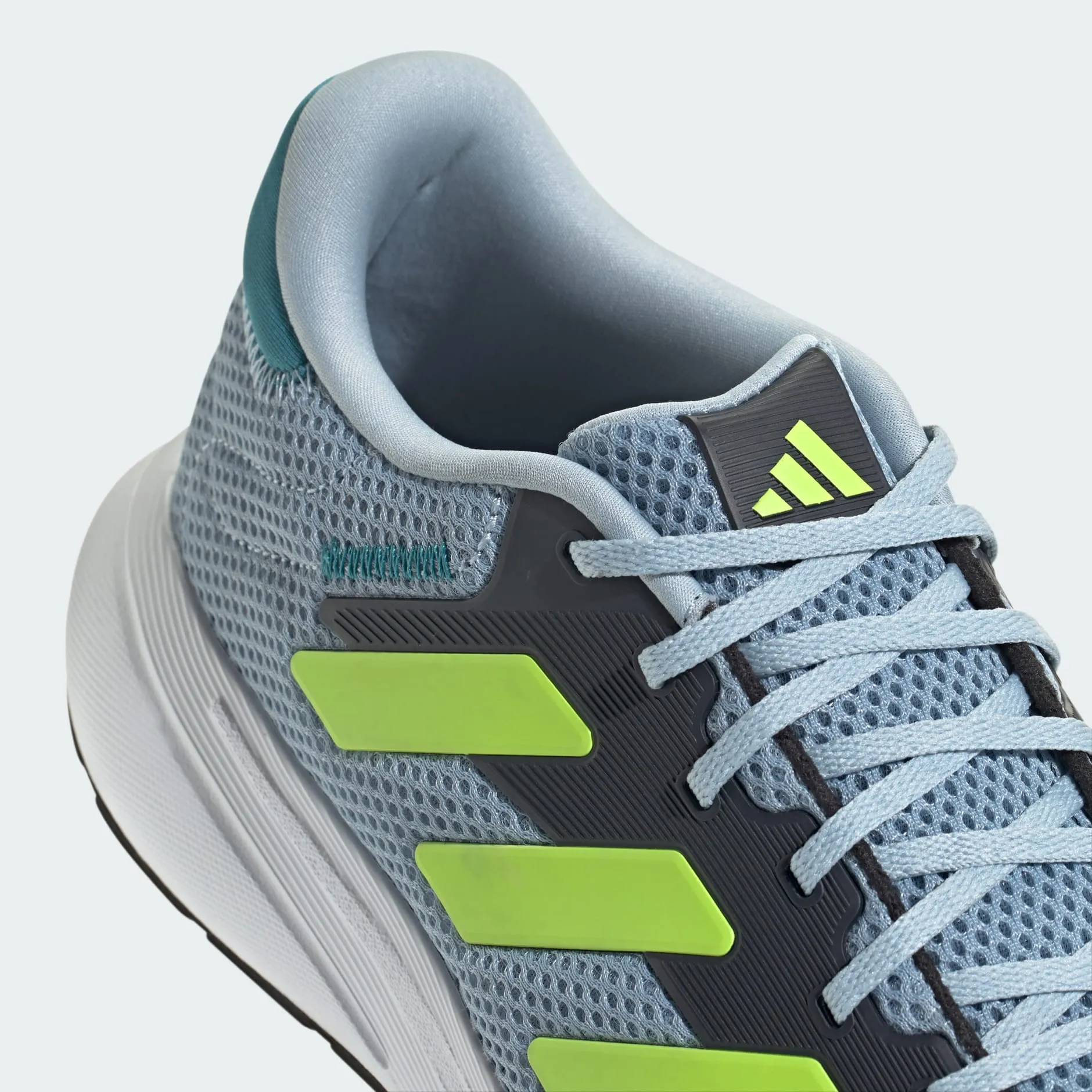 ADIDAS RESPONSE RUNNER  - IG0740