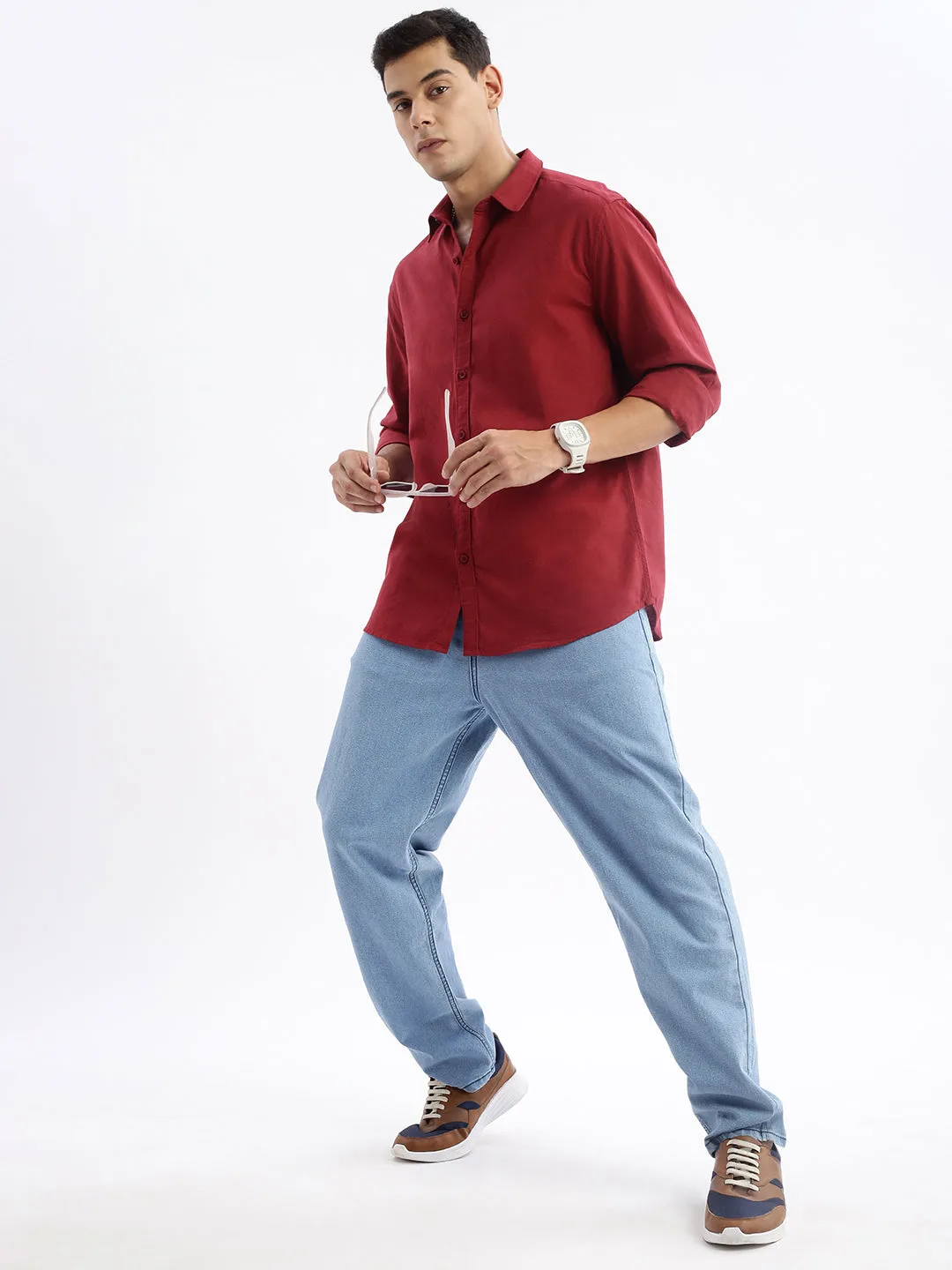 Men Spread Collar Solid Slim Fit Maroon Shirt