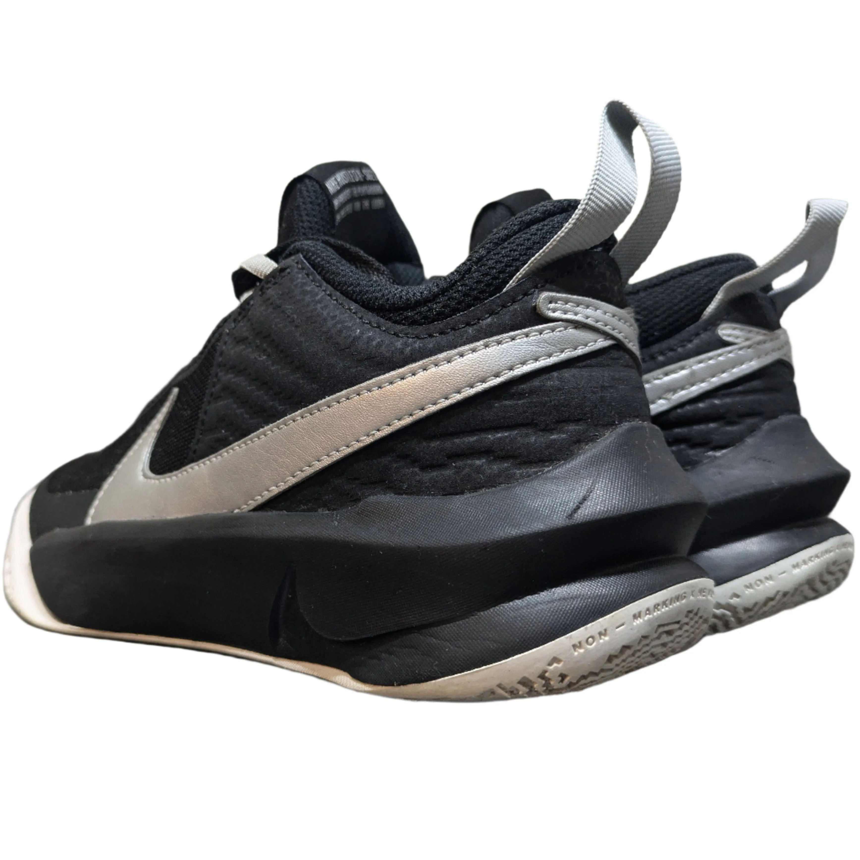 Nike Team Hustle D 10 Basketball Shoes – UK 4, EU 36.5, US 4.5